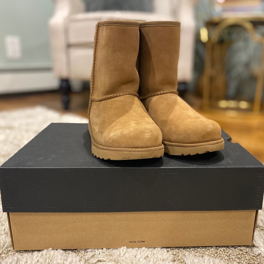 Never used waterproof UGG boots size 3